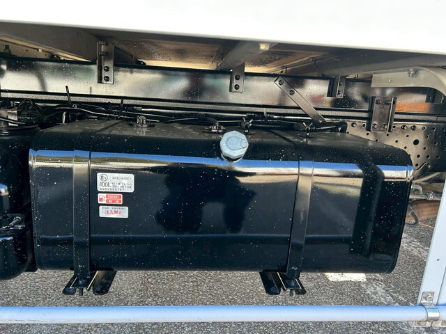 いすゞエルフ冷凍車（冷蔵車）小型（2t・3t）[写真31]