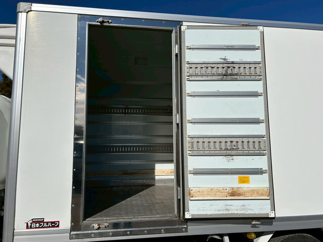 いすゞエルフ冷凍車（冷蔵車）小型（2t・3t）[写真34]