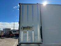 いすゞエルフ冷凍車（冷蔵車）小型（2t・3t）[写真06]