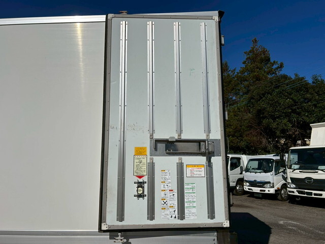 いすゞエルフ冷凍車（冷蔵車）小型（2t・3t）[写真06]