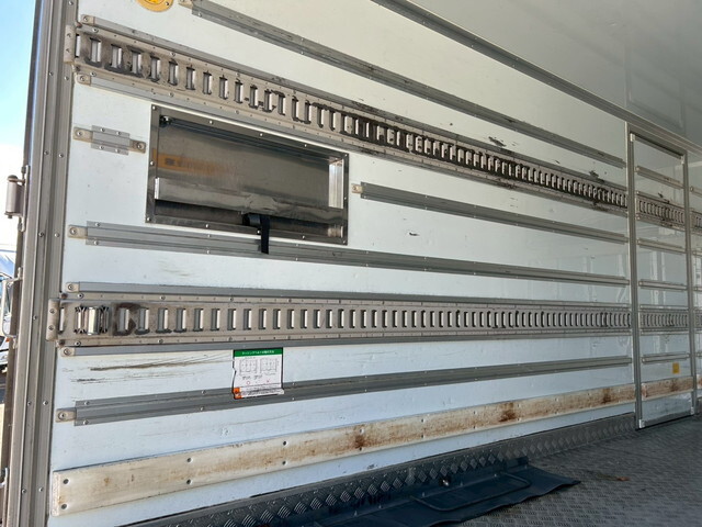 いすゞエルフ冷凍車（冷蔵車）小型（2t・3t）[写真08]