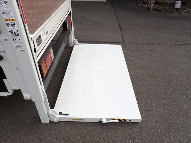 いすゞエルフ平ボディ小型（2t・3t）[写真11]