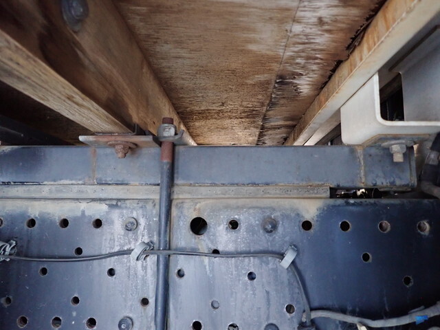 いすゞエルフ平ボディ小型（2t・3t）[写真23]