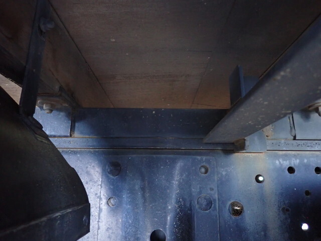 いすゞエルフ平ボディ小型（2t・3t）[写真24]