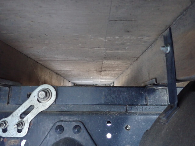 いすゞエルフ平ボディ小型（2t・3t）[写真25]