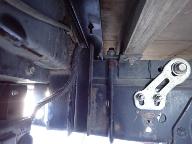 いすゞエルフ平ボディ小型（2t・3t）[写真26]