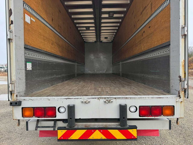 日本フルハーフギガアルミウイング大型（10t）[写真12]