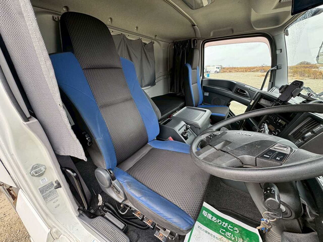 日本フルハーフギガアルミウイング大型（10t）[写真18]