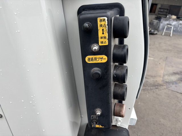 いすゞエルフパッカー車（塵芥車）小型（2t・3t）[写真08]