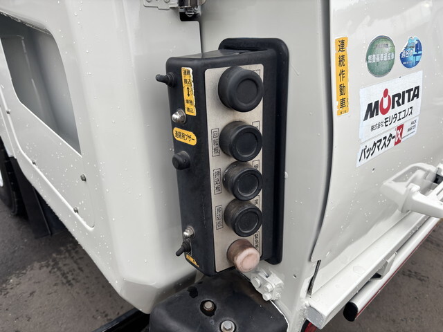 いすゞエルフパッカー車（塵芥車）小型（2t・3t）[写真09]