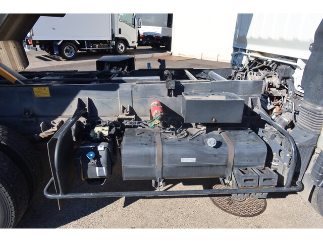 三菱ふそうキャンターパッカー車（塵芥車）小型（2t・3t）[写真18]