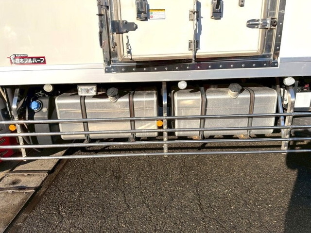 UDトラックスクオン冷凍車（冷蔵車）大型（10t）[写真18]