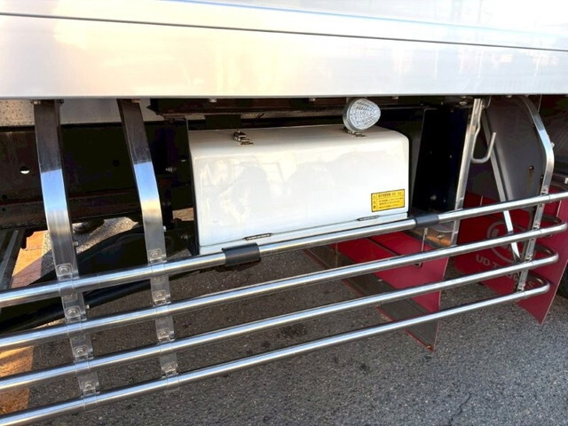 UDトラックスクオン冷凍車（冷蔵車）大型（10t）[写真19]