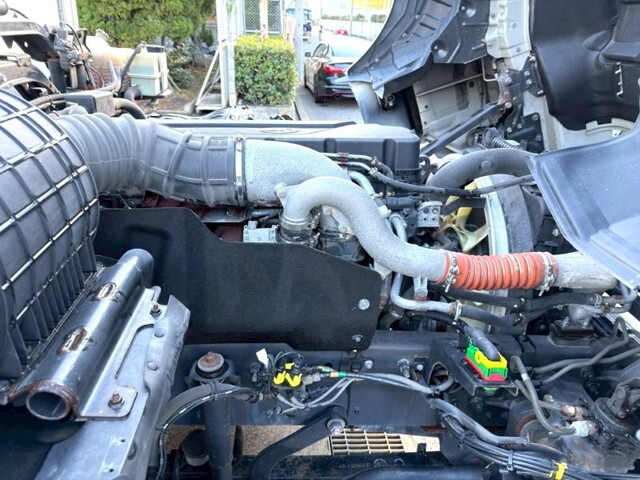 UDトラックスクオン冷凍車（冷蔵車）大型（10t）[写真23]