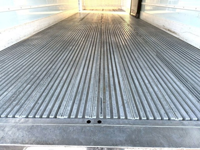 UDトラックスクオン冷凍車（冷蔵車）大型（10t）[写真08]