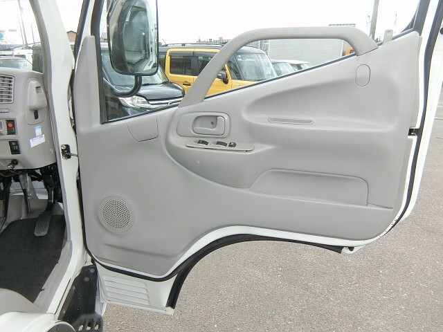 トヨタトヨエース平ボディ小型（2t・3t）[写真17]