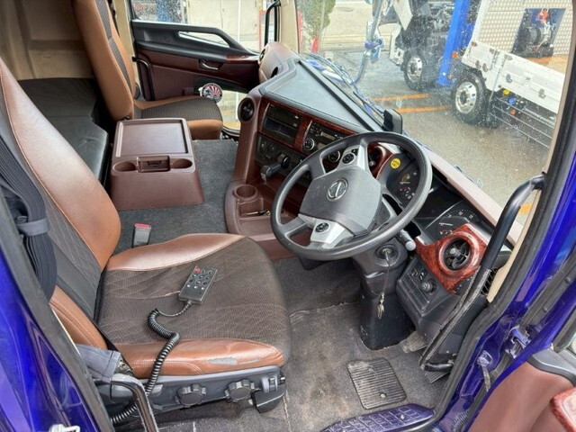 日野プロフィアトレーラーヘッド（トラクターヘッド）大型（10t）[写真18]