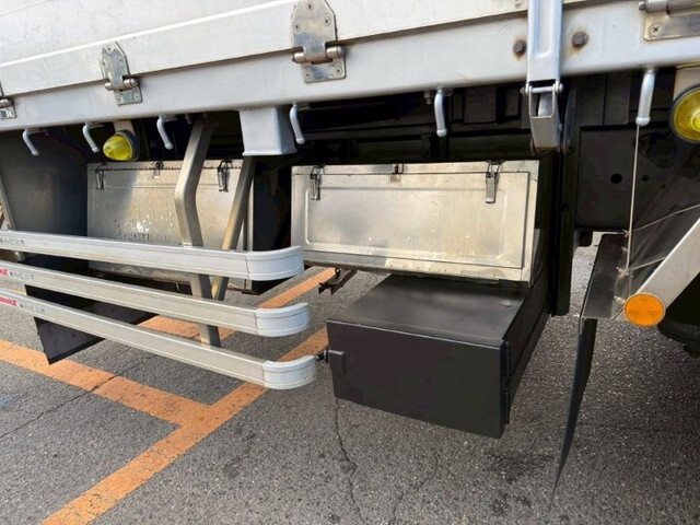 いすゞギガアルミブロック大型（10t）[写真10]