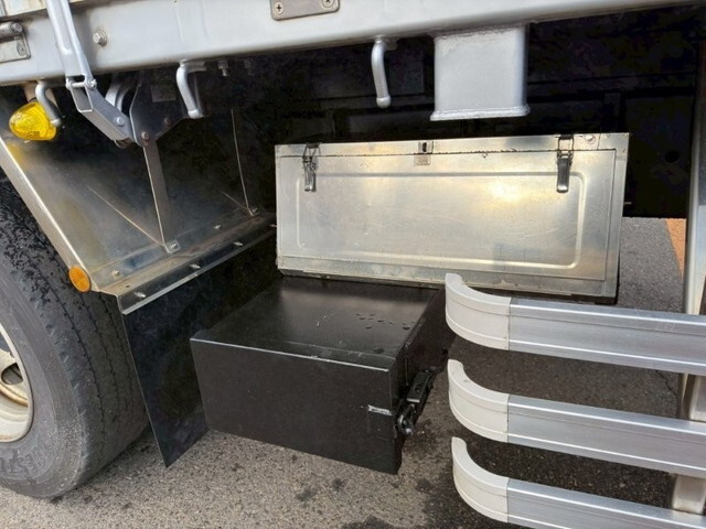 いすゞギガアルミブロック大型（10t）[写真11]