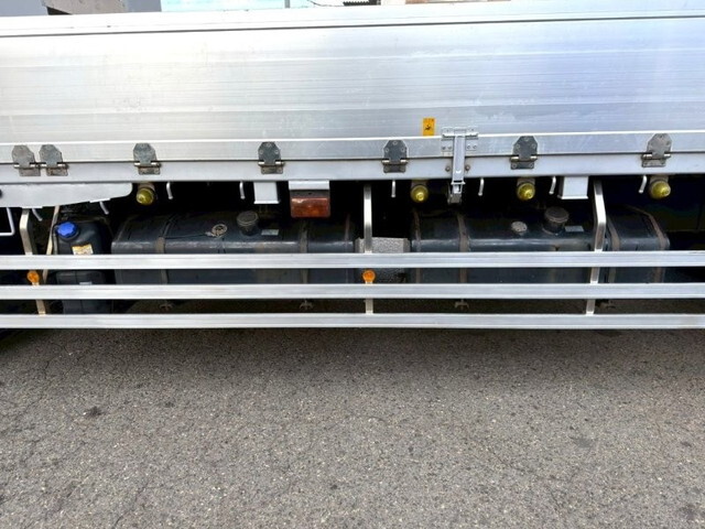 いすゞギガアルミブロック大型（10t）[写真12]