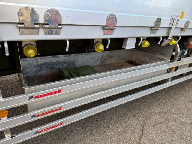 いすゞギガアルミブロック大型（10t）[写真09]