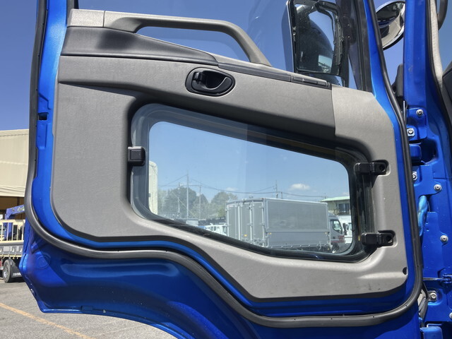 三菱ふそうスーパーグレートトレーラーヘッド（トラクターヘッド）大型（10t）[写真24]