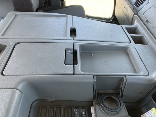 三菱ふそうスーパーグレートトレーラーヘッド（トラクターヘッド）大型（10t）[写真33]