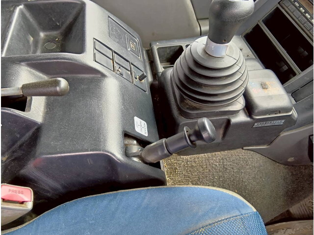 いすゞギガトレーラーヘッド（トラクターヘッド）大型（10t）[写真17]