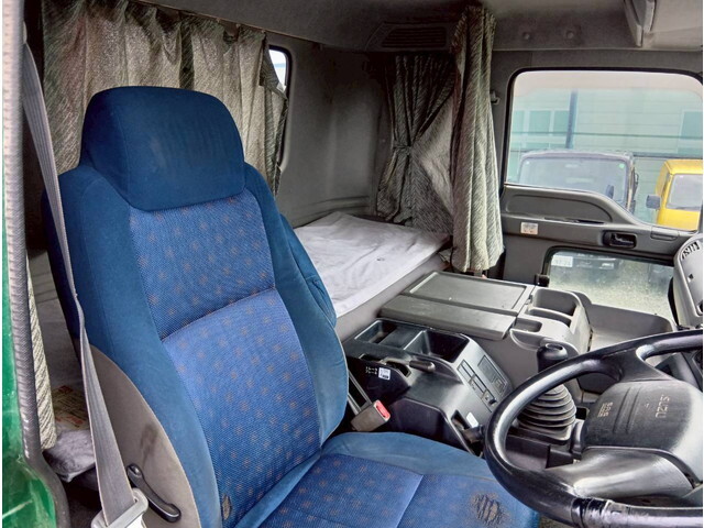 いすゞギガトレーラーヘッド（トラクターヘッド）大型（10t）[写真18]