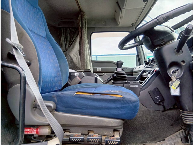 いすゞギガトレーラーヘッド（トラクターヘッド）大型（10t）[写真19]