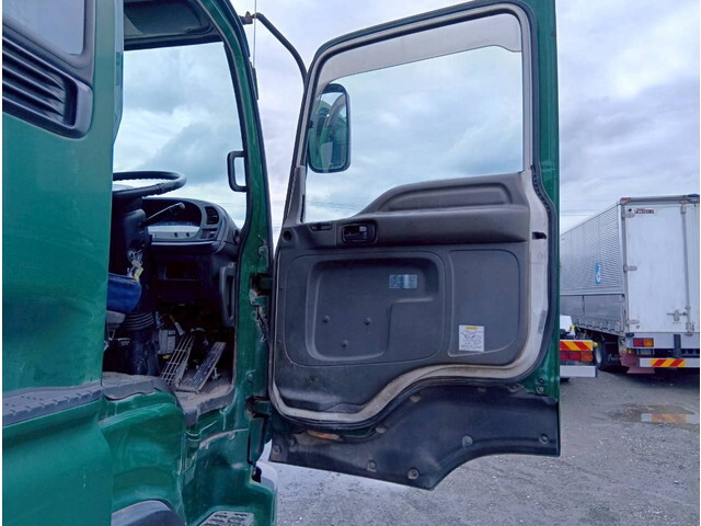 いすゞギガトレーラーヘッド（トラクターヘッド）大型（10t）[写真20]