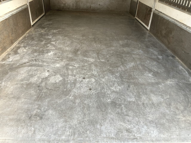 日野デュトロパネルバン小型（2t・3t）[写真16]