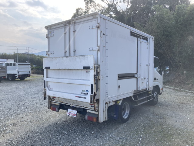 日野デュトロパネルバン小型（2t・3t）[写真02]
