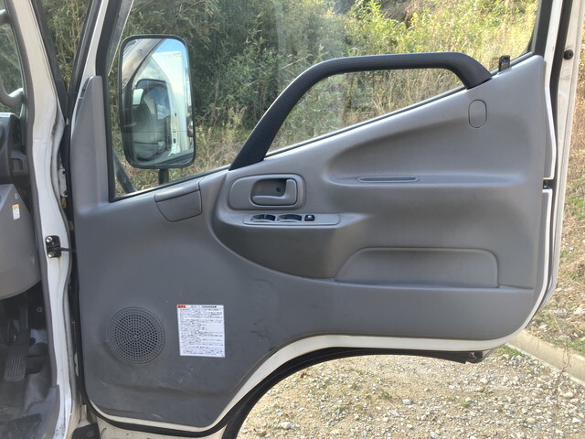 日野デュトロパネルバン小型（2t・3t）[写真28]