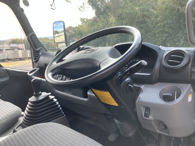 日野デュトロパネルバン小型（2t・3t）[写真32]