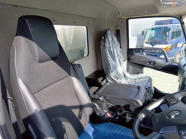 三菱ふそうファイター冷凍車（冷蔵車）中型（4t）[写真16]