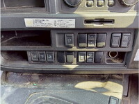 いすゞギガアルミウイング大型（10t）[写真11]