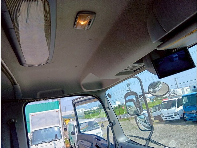 いすゞギガアルミウイング大型（10t）[写真12]