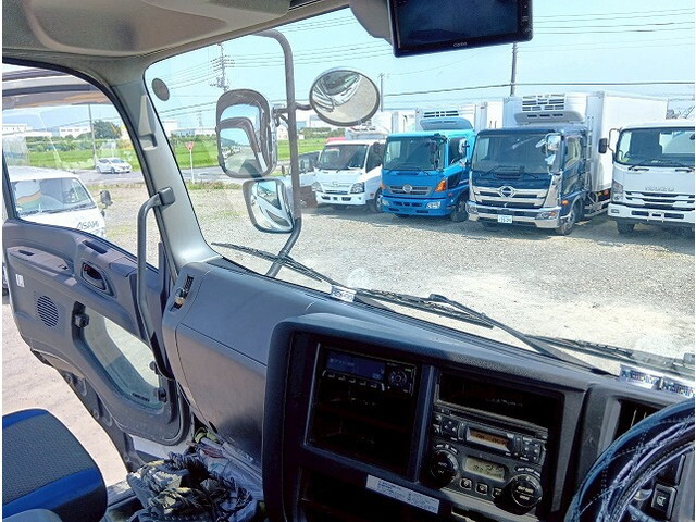 いすゞギガアルミウイング大型（10t）[写真13]