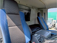 いすゞギガアルミウイング大型（10t）[写真16]