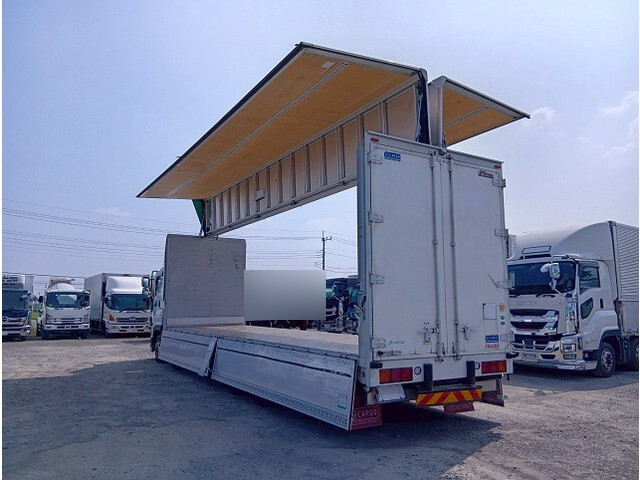 いすゞギガアルミウイング大型（10t）[写真02]