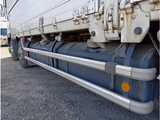 いすゞギガアルミウイング大型（10t）[写真21]