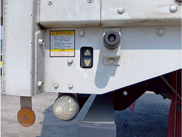 いすゞギガアルミウイング大型（10t）[写真27]