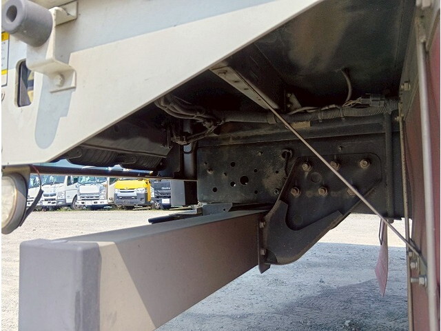 いすゞギガアルミウイング大型（10t）[写真28]