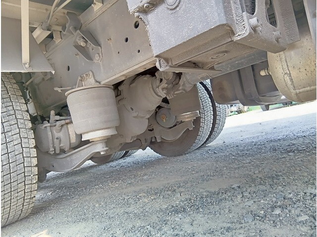 いすゞギガアルミウイング大型（10t）[写真30]