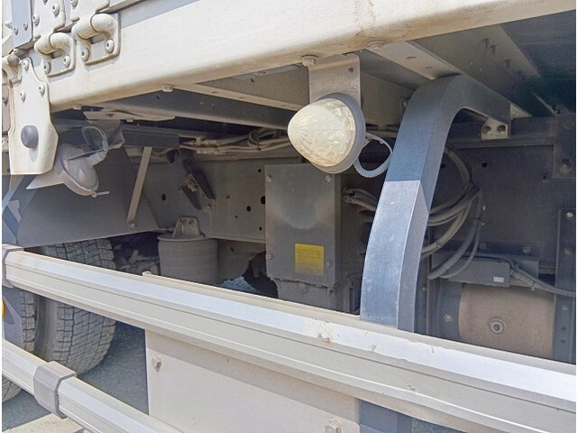 いすゞギガアルミウイング大型（10t）[写真31]