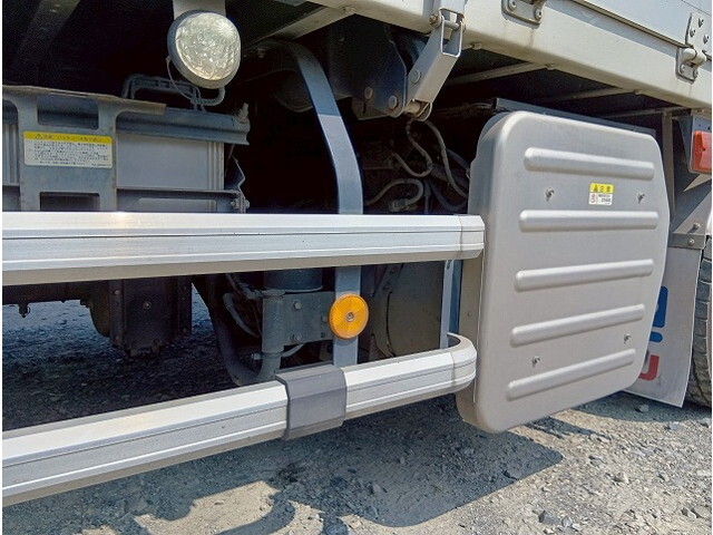 いすゞギガアルミウイング大型（10t）[写真32]