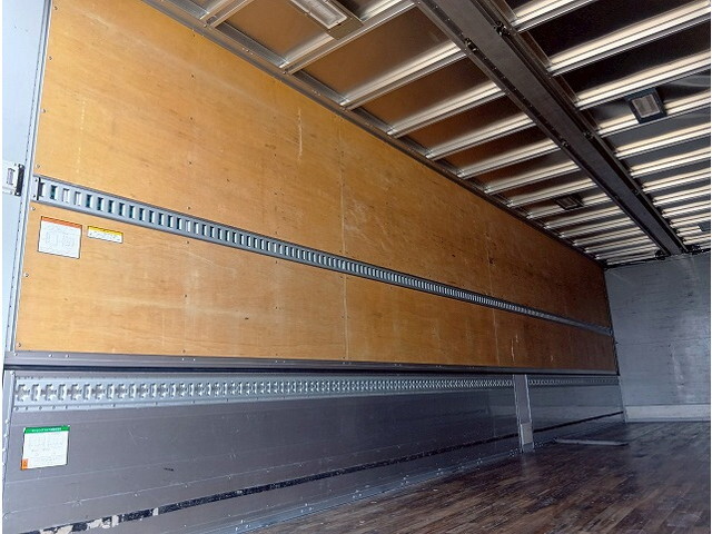 いすゞギガアルミウイング大型（10t）[写真06]