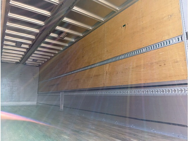 いすゞギガアルミウイング大型（10t）[写真07]