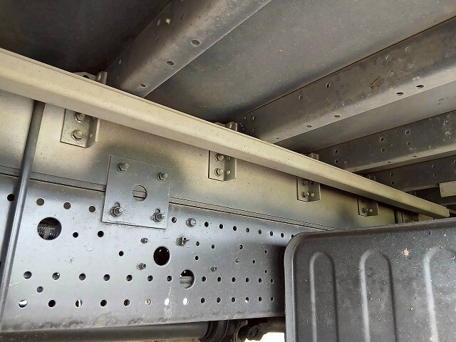 いすゞフォワードアルミウイング中型（4t）[写真13]